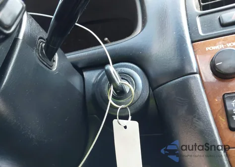 2001 Lexus Es 300 from USA, damaged, VIN JT8BF28GX10338641